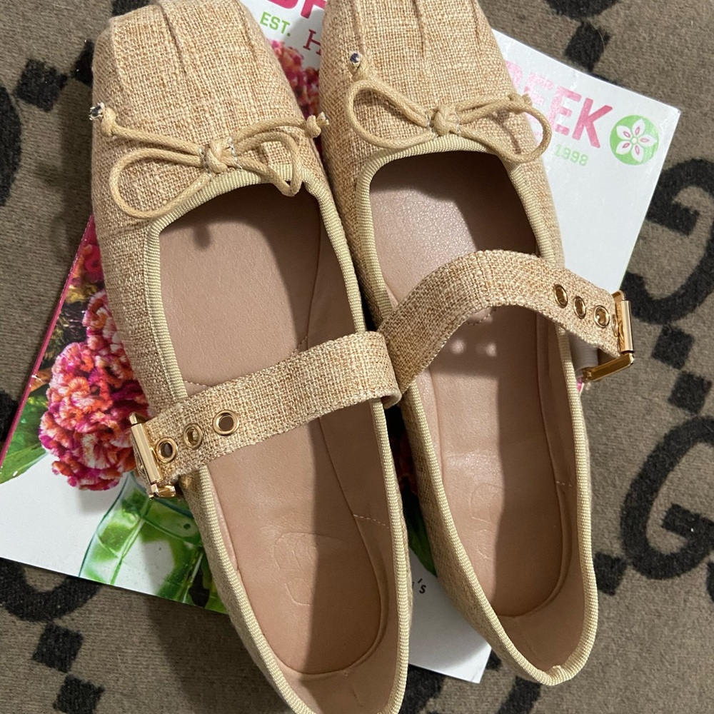 Chic Beige Women's Flats with Bow Detail